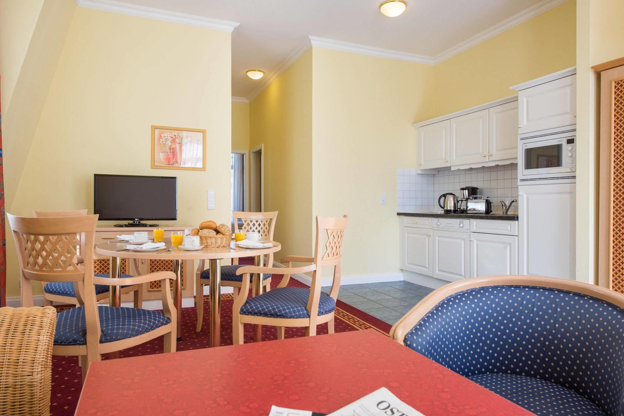 Aparthotel Kuehlungsborn, Villa Am Konzertgarten Eksteriør billede